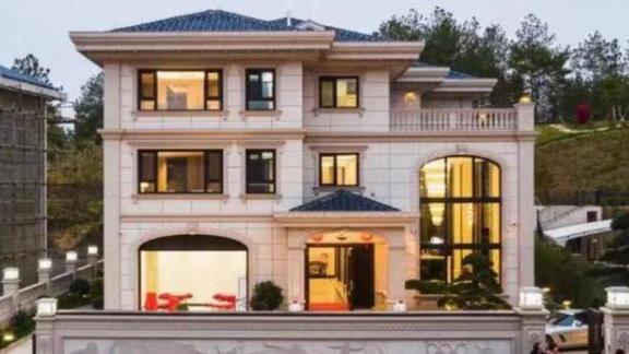 林丹3层别墅豪宅曝光，装修高端大气上档次，娇妻谢杏芳苦尽甘来