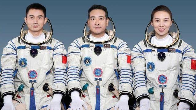 春晚|上春晚也得谈钱，有钱有趣有盼，这才是人生三点真相