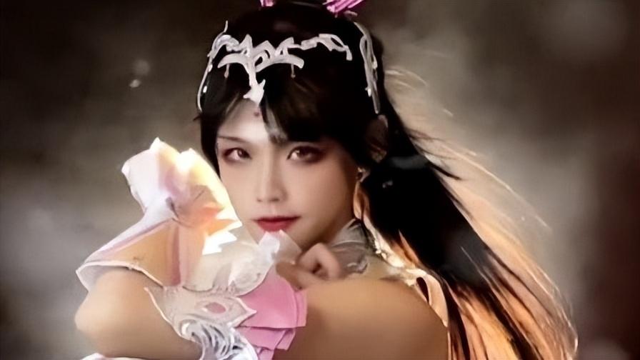 |COS界的天花板人物，小柔SeeU和Sine小慧君，为何会惨遭全网黑？