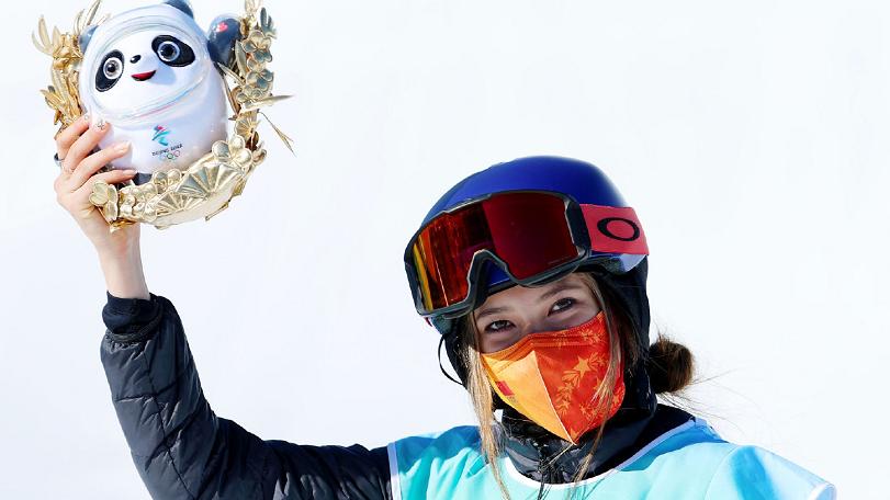羽生结弦 顶流PK！谷爱凌夺金VS羽生结弦首秀，五环美甲热度超首金杨倩