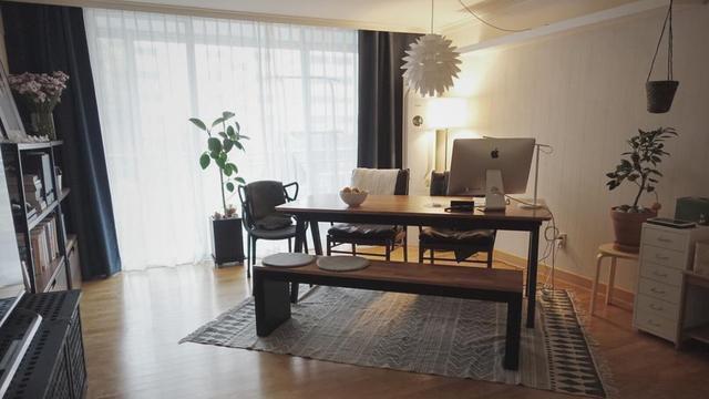 50小户坚持“不要客厅，不买沙发”，挤出个大书房，都夸有远见