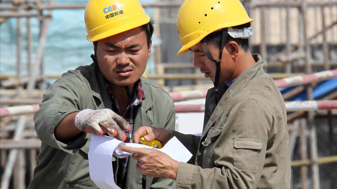 教师|老公是电厂工人，常因为别人问我老公在哪工作觉得很丢人怎么办？