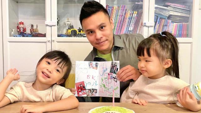 熊黛林|熊黛林居家抗疫陪女儿做手工，亲力亲为超有爱，双胞胎姐姐颜值高