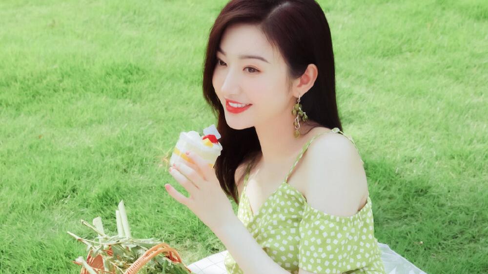 景甜|景甜，一个和绿色极其的相配的女明星