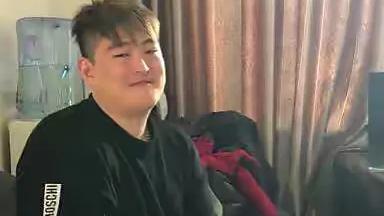 赵本山|赵本山的儿子牛牛对外透露：自己将继承老爸的喜剧事业