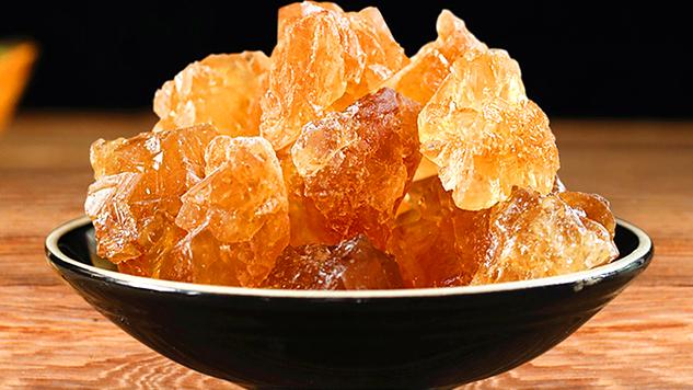 白冰糖黄冰糖哪种更好？制糖工人告诉你答案，区别很大，别买错了