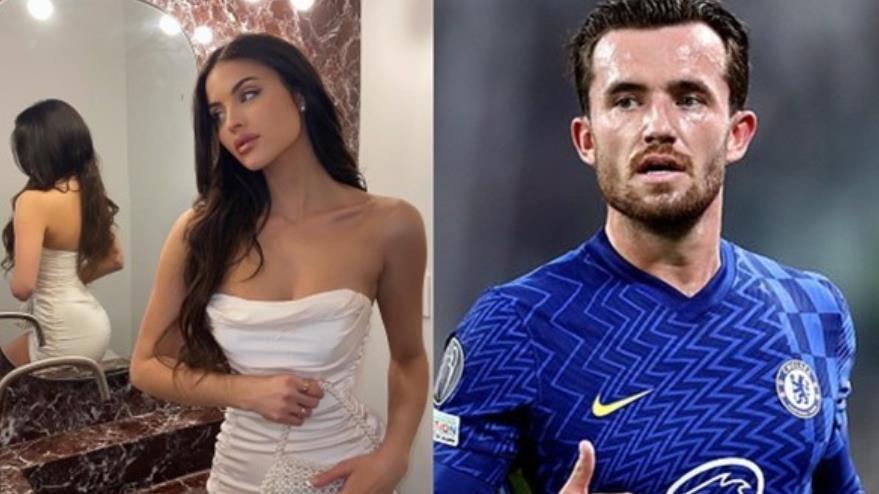 英格兰|英格兰国脚恋情曝光：女友是真人秀演员，身材火辣爱穿低胸装