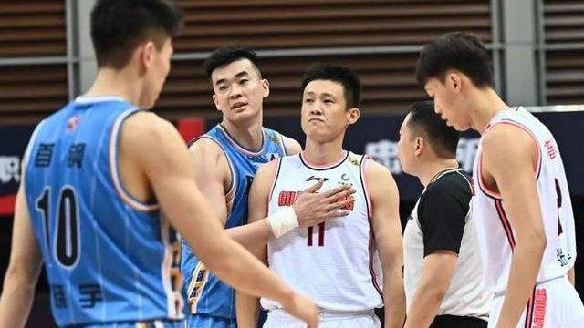 广东男篮|合同年拼了，广东小将回基地后积极加练，杜锋果然没看错