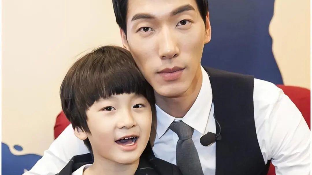 爸爸去哪儿|又一年父亲节，《爸爸去哪儿》里的星二代们长大后，现状天差地别