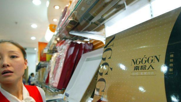 电子商务|“欺骗”消费者多年？工厂虽已停工，但靠“卖吊牌”一年赚12亿