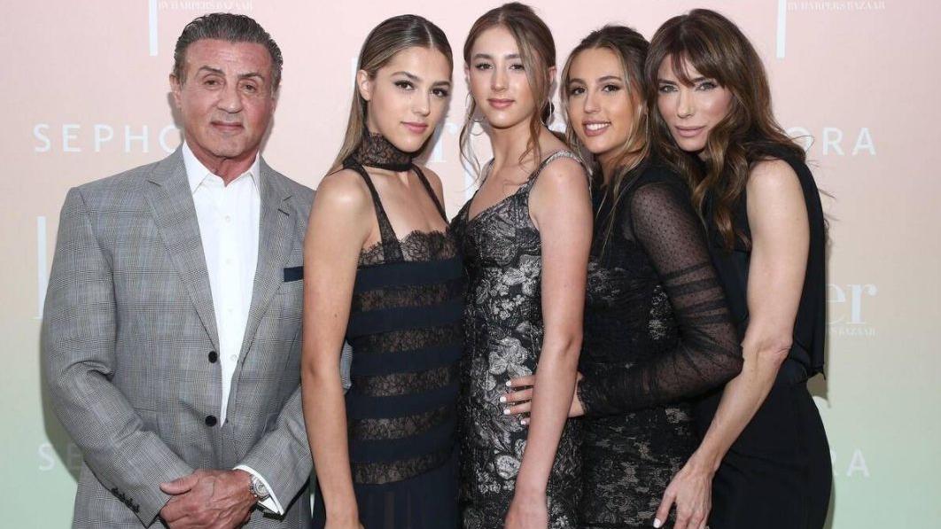 索菲亚|史泰龙家三千金：个个都是长腿芭比，两个姐姐出道，19岁老幺早恋