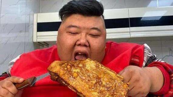 脚气 600斤胖猴仔减肥效果显著，其体重曝光，网友：有脚气