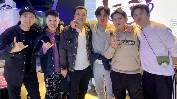 人世间|《人世间》六小君子再聚首！宋楚炎晒与雷佳音等人合照