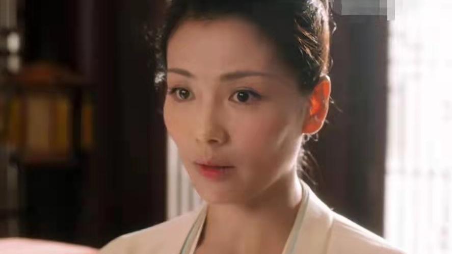 Angelababy|别把冻龄当做少女感，33岁的杨颖穿校服拍戏，真的不合适