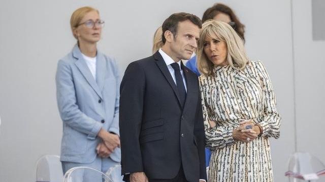 埃马纽埃尔·马克龙|44岁马克龙双鬓发白，69岁布丽吉特却活力十足，相守15年有夫妻相