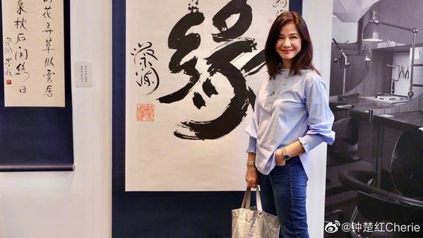 钟楚红|曾放话：此s不靠医美！钟楚红62岁生日照曝「零滤镜素颜状态」