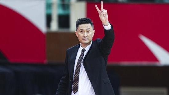 山东男篮|广东三分24中11犹如神助！辽篮弃将外线出手8中1太拉胯老徐干着急