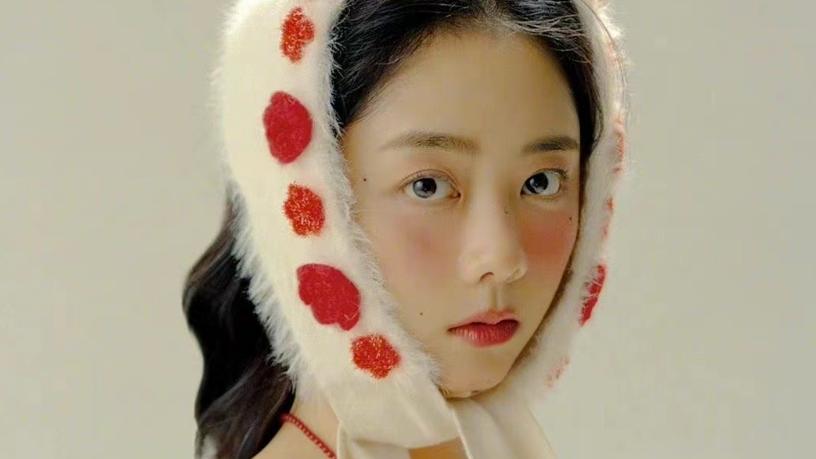 谭松韵|谭松韵挑战复古写真，徒手抱大鹅，新剧反响不错