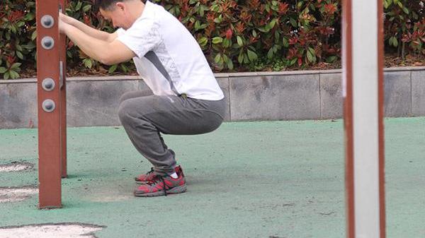 心肌梗塞|每天坚持深蹲的男人，可能会轻松收获到四个好处，不妨一试