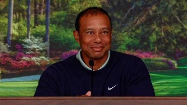 耐克|老虎伍兹换掉 Nike 鞋！ 暂改穿 FootJoy「因为比较稳」