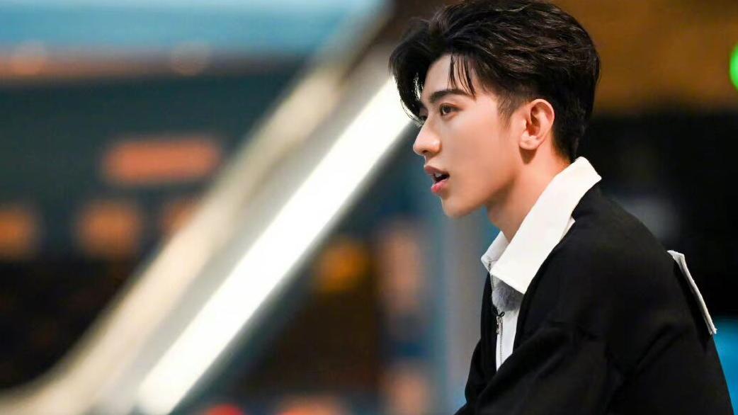 张碧晨|奔跑吧：张碧晨傻傻惹人气，反应慢还不思考，蔡徐坤的做法绝了