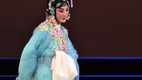 卡戴珊|京剧艺术衰败和不懂装懂的人有关，张火丁《梁祝》曾被批晦涩难懂