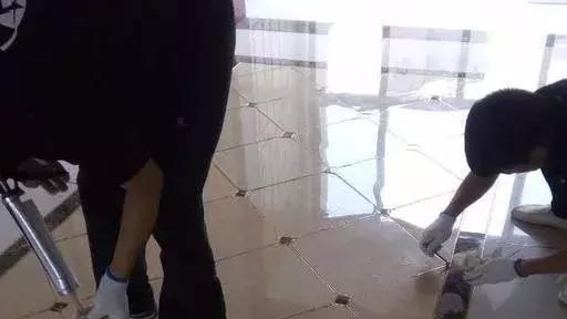 美缝好还是瓷缝好？齐家敏敏告诉你哪种才实用