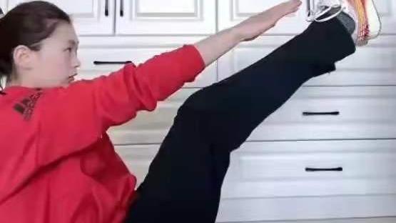 郎平|人美心善！女排大将错失训练营，为家乡捐万只口罩，郎平曾偏爱她!