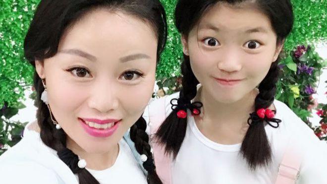 草帽姐|草帽姐真大度，给老公前任转账50万元给孩子看病，对方登门跪谢