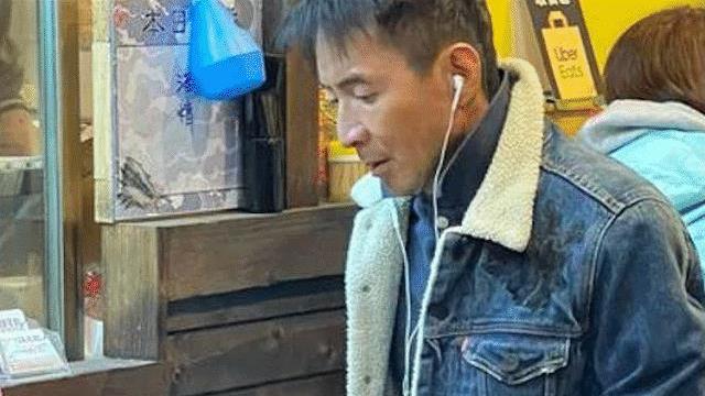 林利|TVB戏骨林利近况曝光，独自坐路边摊喝酒，状态引人担忧