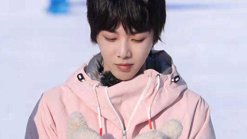 华晨宇|圈内人曝流量男星睡漂亮粉丝，事后将女生开除了事，华晨宇躺枪