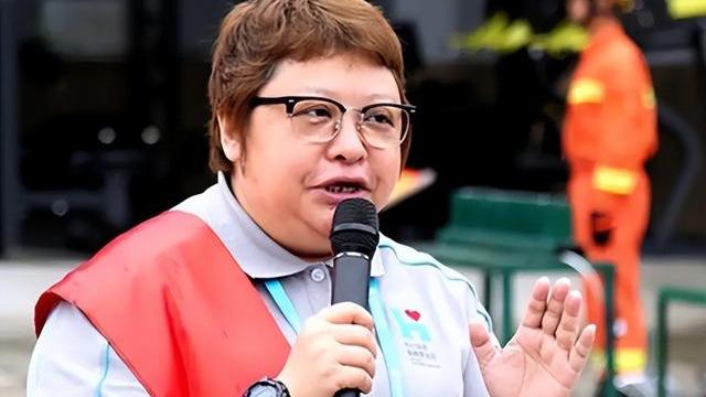 疾病|韩红减肥逆袭，瘦了40斤后，身材变苗条，脸也瘦了一大圈