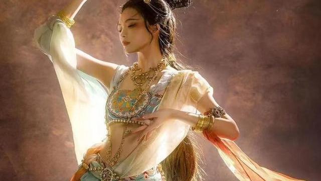 异域|“清华女神”飞天装扮，清新脱俗，惊艳众人，完美身材真养眼