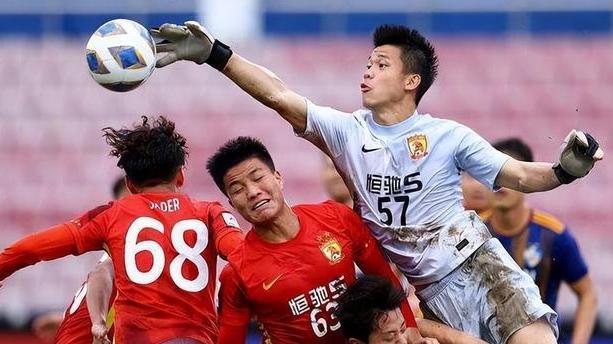广州队|官宣！泰山0人+广州队1人，21岁门神爆冷，1场丢3球却进亚冠最佳