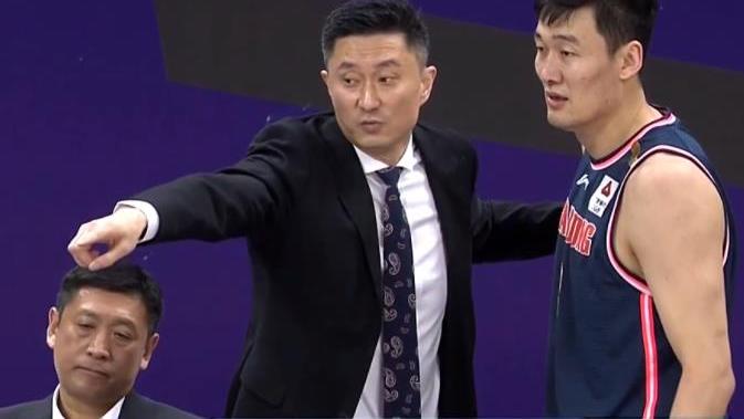 苏伟|苏伟两次伸腿躲过处罚，杨鸣放弃新外援原因曝光，上海再伤一新星