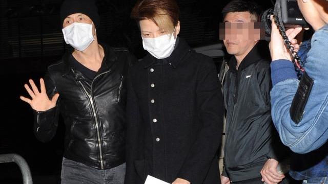 穿衣搭配|张学友老婆逛超市被拍，穿运动装身材保持的很年轻，不像51岁的