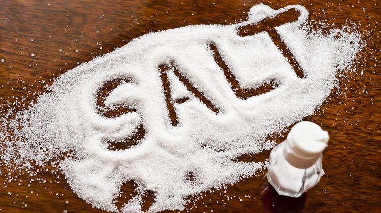 饮食|盐吃多了伤全身，身体出现4个迹象，说明吃“盐”太多，赶紧限制