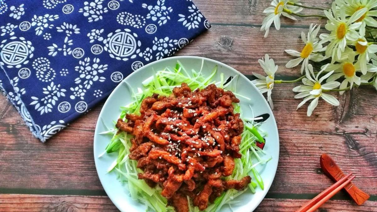 京酱肉丝|京酱肉丝：用料简单，荤素搭配，经典家常菜！