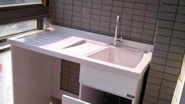 头次见在阳台做砖砌洗衣池，看完才知实用，我家也要这样装