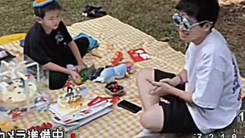 孙悦|孙卓回家后姐姐孙悦带货书籍，被赞是有深度的主播，带动全民读书