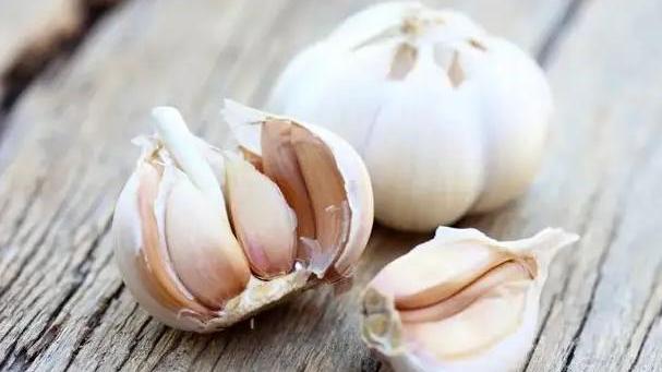 感冒|经常吃大蒜是“养肝”还是“伤肝”？医生来告诉你答案，别不听劝