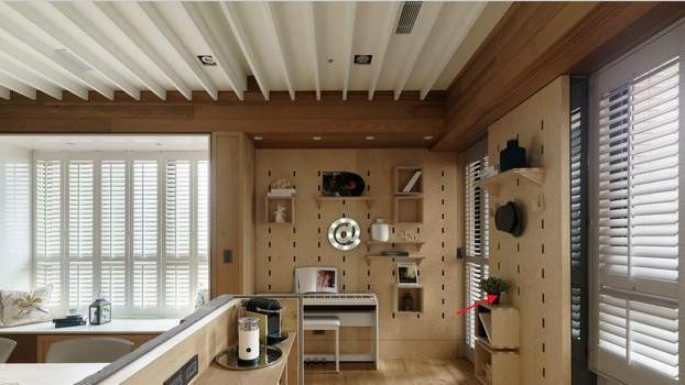 一直低估了洞洞板的能力，移动+收纳，安装在窗户墙上有窗帘效果