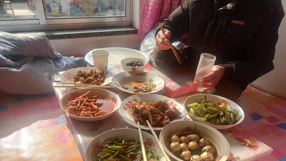 莴笋|陪媳妇回娘家，晒丈母娘做的菜，网友：北方农村的，还好意思晒