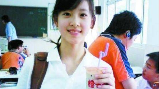 章泽天|章泽天真人长啥样？路人镜头才是照妖镜，网友：终于理解强哥