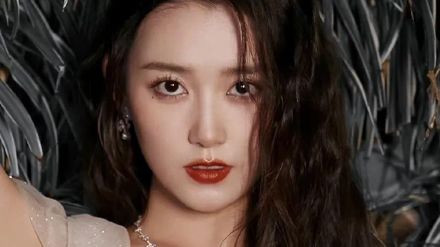 关晓彤|鹿晗团队对关晓彤挺排斥的，不愿意长时间和她捆绑！