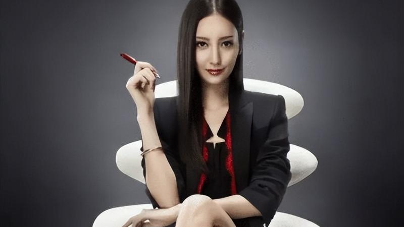 菜菜绪|九头身菜菜绪竟然是“泛”性恋，蝉联5届美腿冠军，网友：没想到