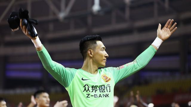 徐新|中超资讯：武汉两将转投深圳，徐新离鲁南下，上港成大赢家
