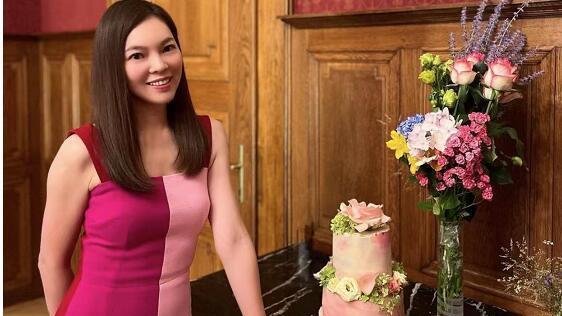 玫瑰|郭台铭办奢华派对庆结婚14周年，与小24岁娇妻同切玫瑰花蛋糕恩爱无比