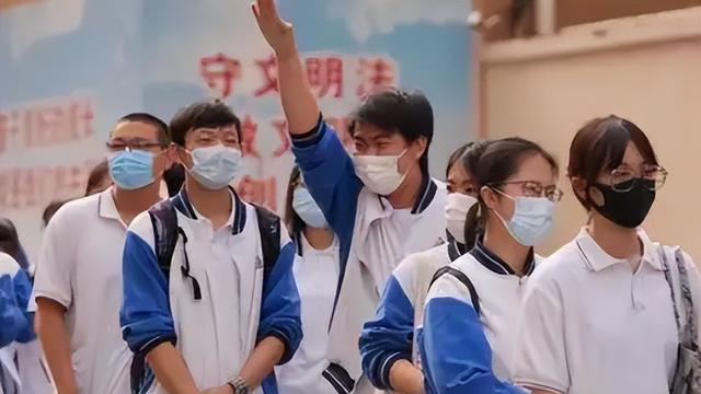 15岁高中生失踪，曾给母亲打电话称自己想哭，或与录音笔有关