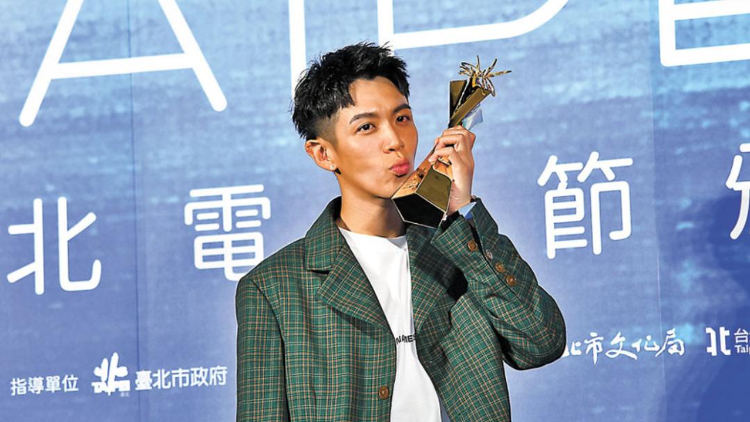 柯震东|柯震东复出拿影帝，人民日报怒批：NARS的每一件商品，都有毒贩提成